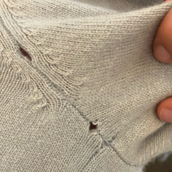 Lord & Taylor Cashmere sweater - Picture 3 of 3